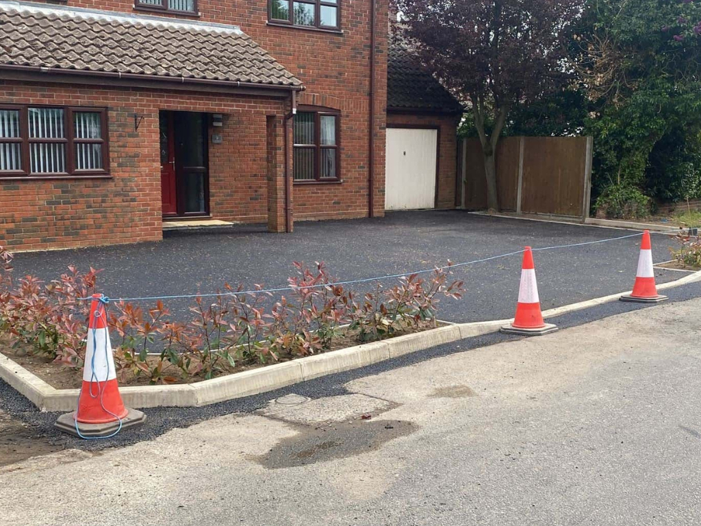 This is a newly installed tarmac driveway just installed by Newmarket Driveway Surfacing