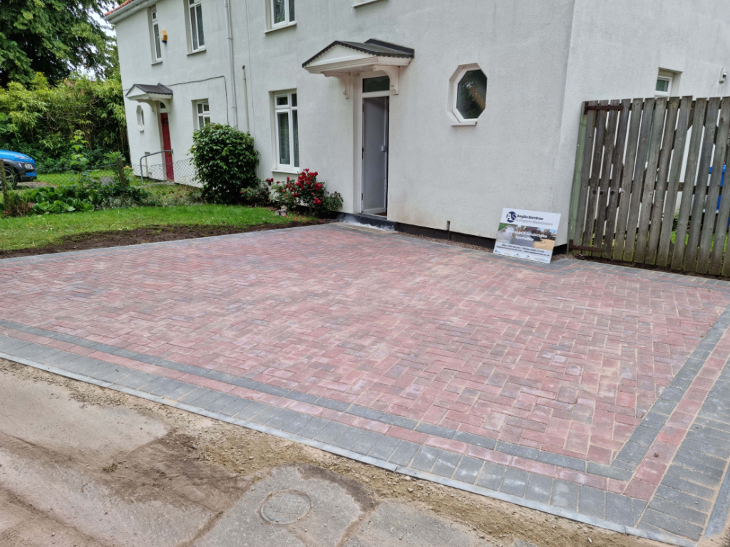 This is a newly installed block paved drive installed by Newmarket Driveway Surfacing